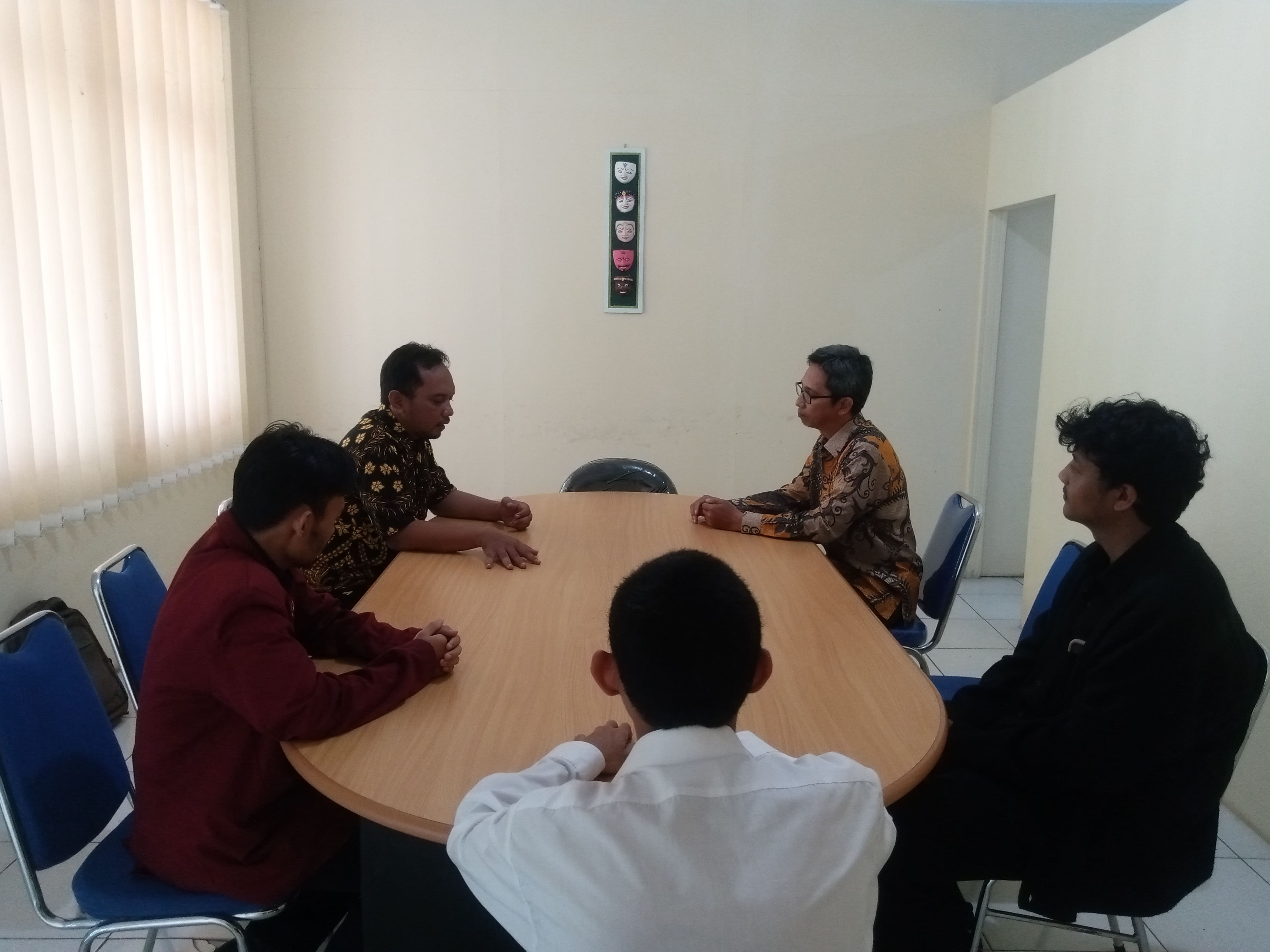 Penyerahan Mahasiswa Asistensi Mengajar UM Kuningan di SMK Model Patriot IV Ciawigebang tahun 2024